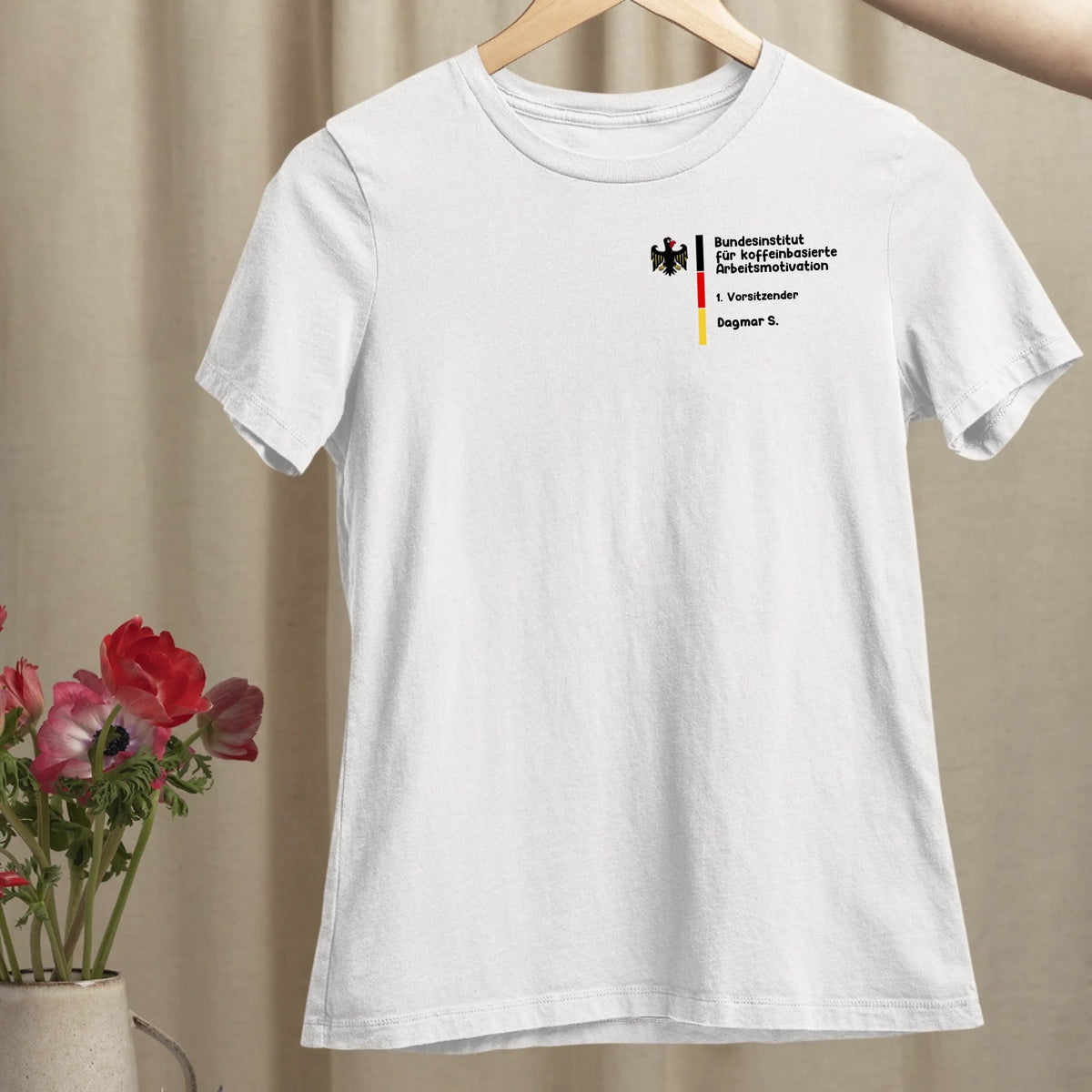 Bundesinstitut für koffeinbasierte Arbeitsmotivation - Organic Women's Shirt (personalisierbar)